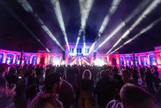 Épül az Untold – így korlátozzák a forgalmat a kolozsvári Sétatér körül