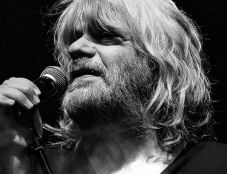 „Nem untam meg, és a közönség nem hagyott el” – Földes László Hobóval beszélgettünk