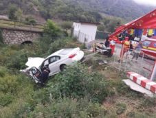 Az árokban landolt a BMW, négyen megsérültek 