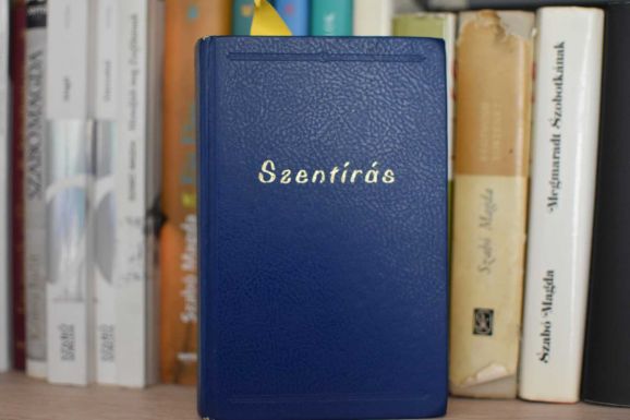 A Bibliát is el kell távolítani egy texasi tankerület iskoláiból