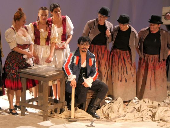 Fellép a Double Rise-on a háború miatt külföldön rekedt beregszászi társulat