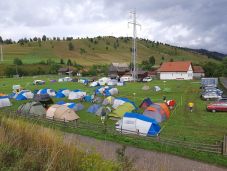 „A hegyen az ember közelebb van önmagához és Istenhez” – sátoros vándortábort tart Gyimesben az EKE