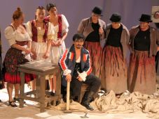 Fellép a Double Rise-on a háború miatt külföldön rekedt beregszászi társulat