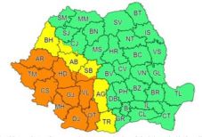 Az ország egyik felében kánikulára, a másikban viharokra figyelmeztetnek
