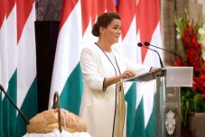 Novák Katalin a nemzeti ünnepen: egybeforrt a sorsunk Európáéval