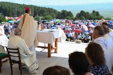 Több ezer zarándok vett részt a perkői Szent István-napi búcsún
