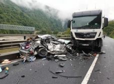 Háromtagú család tagjai vesztették életüket egy Olt-völgyi balesetben