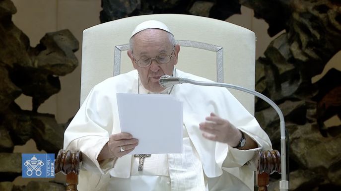 Ferenc pápa: a háború őrültség