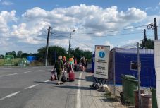 Újabb menekülthullám a román–ukrán határon – Orosz támadástól tartanak a nemzeti ünnepen