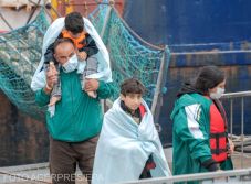 Nagy-Britannia és Albánia együttműködik a La Manche csatornán illegálisan átkelők hazatelepítésében