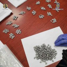 Két kilogramm heroint ástak el a drogkereskedők, lebuktak