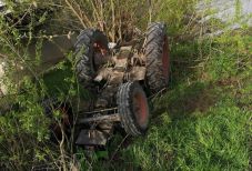 Meghalt egy traktor alá szorult férfi a Hargita megyei Lövétén