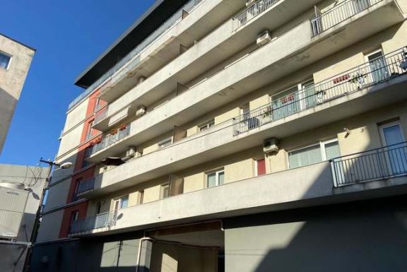 Napellenzőt szerelt volna a teraszra, de megcsúszott és a mélybe zuhant egy férfi