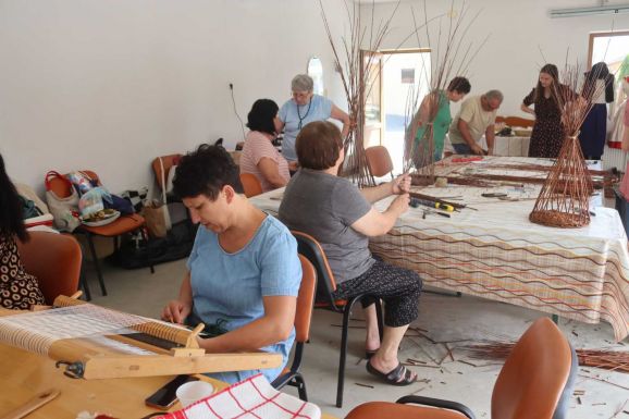 Régi mesterségekkel ismerkedhettek a krasznai Szilágysági Kézműves Napokon