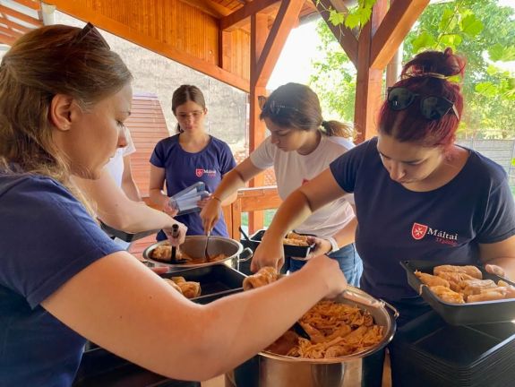 Nevezi László-emlékprogram: 2027 töltött káposzta készült a rászorulóknak