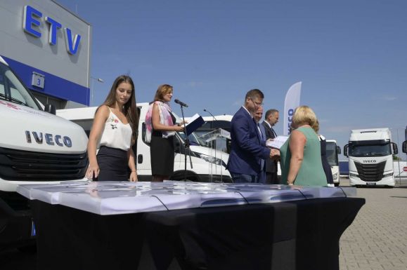 Magyar kormányzati támogatásából 16 iskolabusz jár a Felvidéken