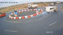 Kilencen megsérültek, amikor egy moldovai mikrobusz és egy kisteherautó ütközött