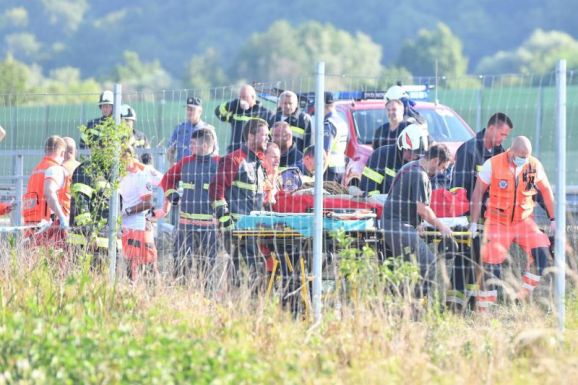 Tizenketten meghaltak és több tucatnyian megsérültek egy horvátországi buszbalesetben