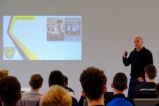 Motivációs előadást tart Szatmárnémetiben Király Gábor