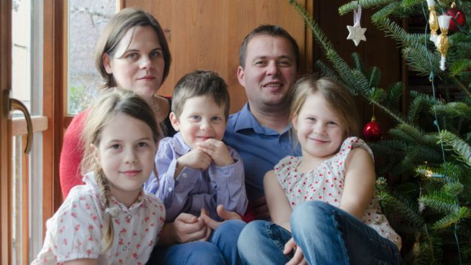 A katolikus pap, aki titkon háromgyermekes családapa volt, majd polgármester lett: „ha a papok tökéletesek lennének, sok Jézus járna közöttünk”