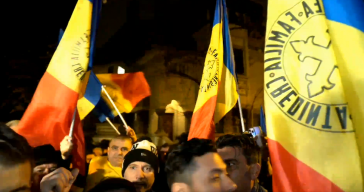 Mintegy százan tüntettek Ausztria bukaresti nagykövetsége előtt az AUR szervezésében