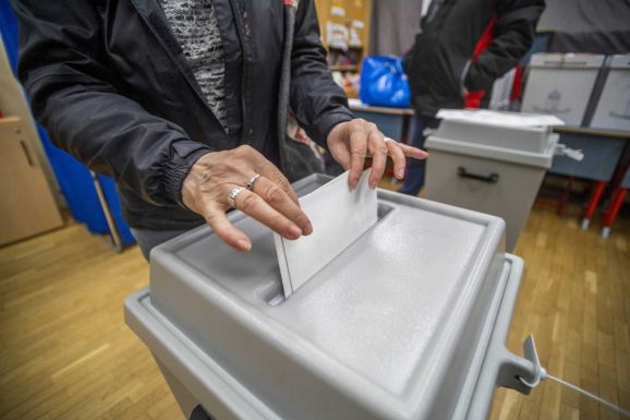Szavazócédulán értesítette a hatóságokat arról, hogy embert ölt