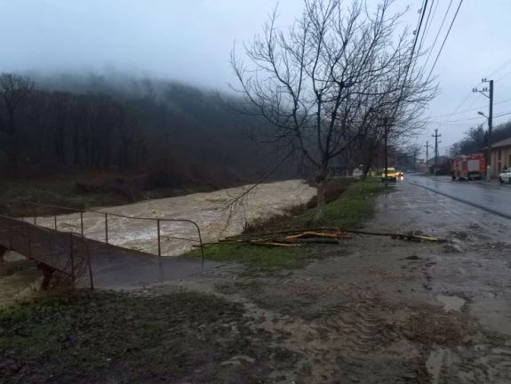 Elsőfokú árvízriasztás kedd délig öt megye folyóira
