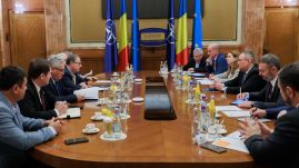 A kormányfő a bérrendszerről tárgyalt a tanügyi szakszervezetekkel