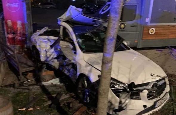 Egy járókelő is megsérült, amikor két autó ütközött Kolozsváron - Mindkét sofőr és a gyalogos is kórházba került