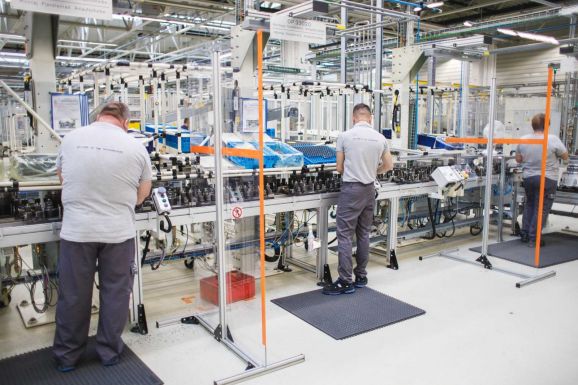 Elektromos autókba való motorok gyártására áll át a szászsebesei Mercedes-gyár