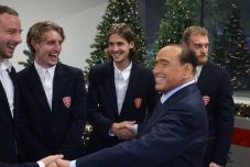 Berlusconi egy busznyi prostit ígért játékosainak, ha megvernek egy nagycsapatot