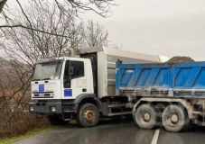 Továbbra is rendkívül feszült a helyzet a szerbek által lakott Észak-Koszovóban 