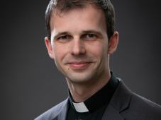 „Bennünk jön létre az ünnep” – Interjú Kovács Józseffel, a gyulafehérvári Majláth Gusztáv-líceum lelkiigazgatójával