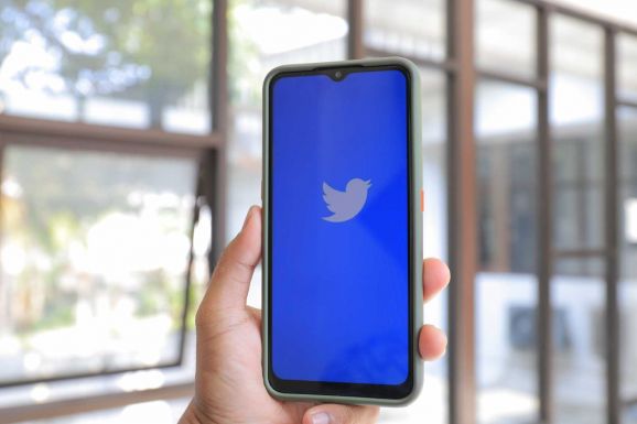 Uniós biztos: aggodalomra ad okot, hogy a Twitter önkényesen felfüggesztette több újságíró fiókját