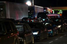 Hazafelé tartanak a vendégmunkások, zsúfoltak az Arad megyei határátkelők