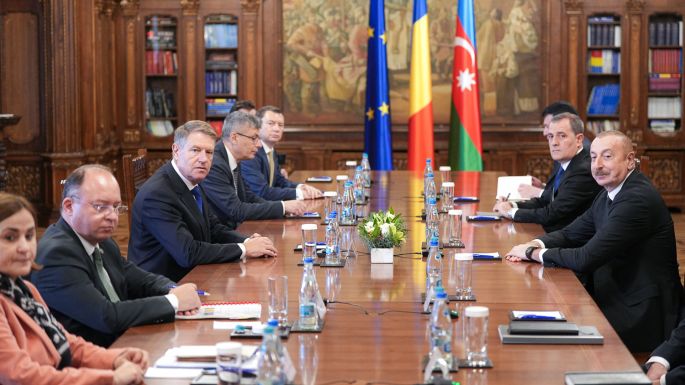 A két ország kapcsolatáról tárgyalt Iohannis Azerbajdzsán elnökével
