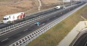 Repedezik a Szászsebes és Torda között frissen átadott autópálya, süllyed a töltése