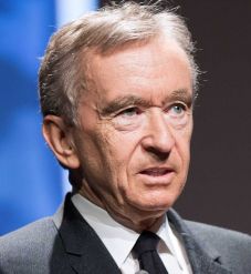 Először lett európai a világ leggazdagabb embere. Ki is Bernard Arnault? 