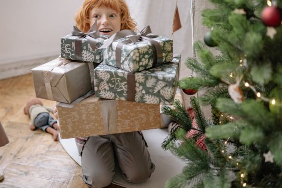 Idén sokkal kevesebbet költenek karácsonyi ajándékokra a romániaiak