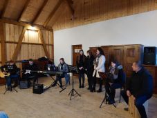 Magyarlapádra vitték karácsonyi műsorukat a nagyenyedi Bethlen Gábor Kollégium diákjai