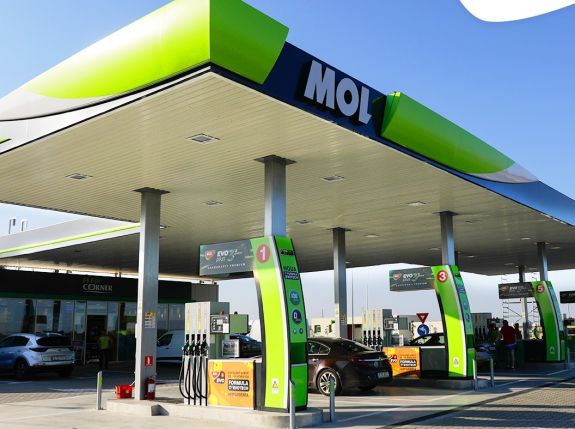 A Mol Románia befejezte az autópályák melletti töltőállomások építését