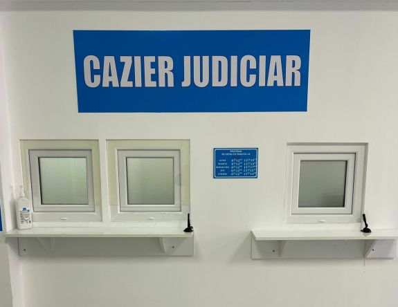 A kiskorúakat kísérő személyek büntetlenségének ellenőrzésére köteleznék a határrendészetet