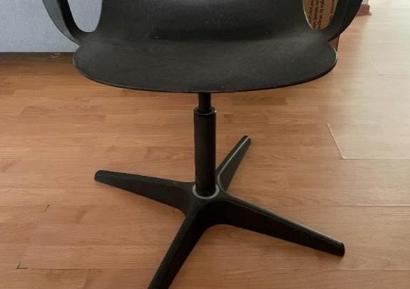 Forgószéket és mandulatortát hív vissza az IKEA