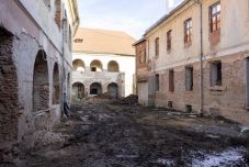 Ablakok kerültek a Székely Katonaneveldére