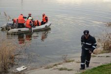 Autóval menekült és balesetet okozott, majd a Sebes-Körösbe ugrott a barátnőjét bántalmazó férfi Nagyváradon