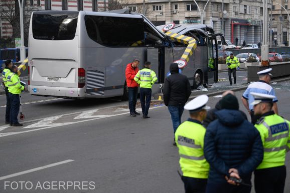 Bukaresti buszbaleset: a kórházban kezelt sérültek állapota stabil