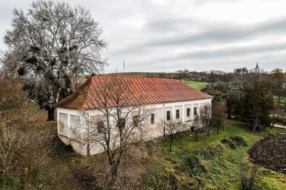 Eladó az érmelléki kúria, ahol egykor a Szent Koronát őrizték