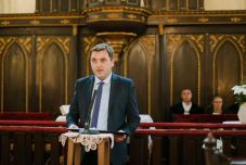 „Nem annyira látványos a munkánk, mint egy szalagvágás, de a mindennapokat meghatározza” – Zahoránszki István kormányfőtitkár-helyettes