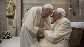 Ferenc pápa bejelentette, hogy XVI. Benedek nagyon beteg