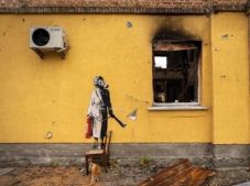 A vakolattal együtt próbálták meg ellopni Banksy művét Kijev elővárosában